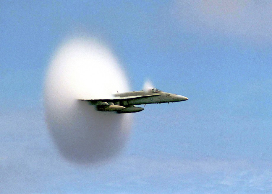 FA-18_Hornet_breaking_sound_barrier_(7_July_1999).jpg